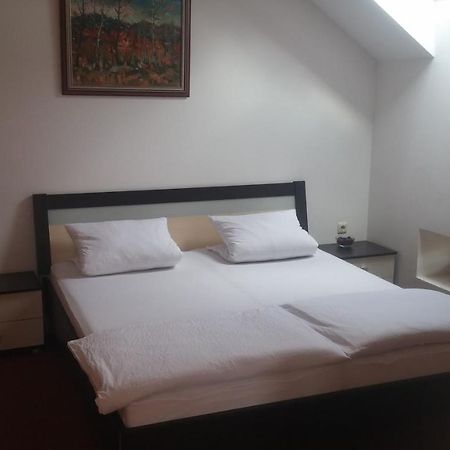 Central Apartman Sopron Exterior foto