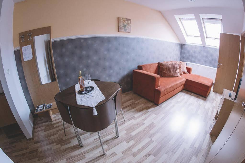 Central Apartman Sopron Exterior foto